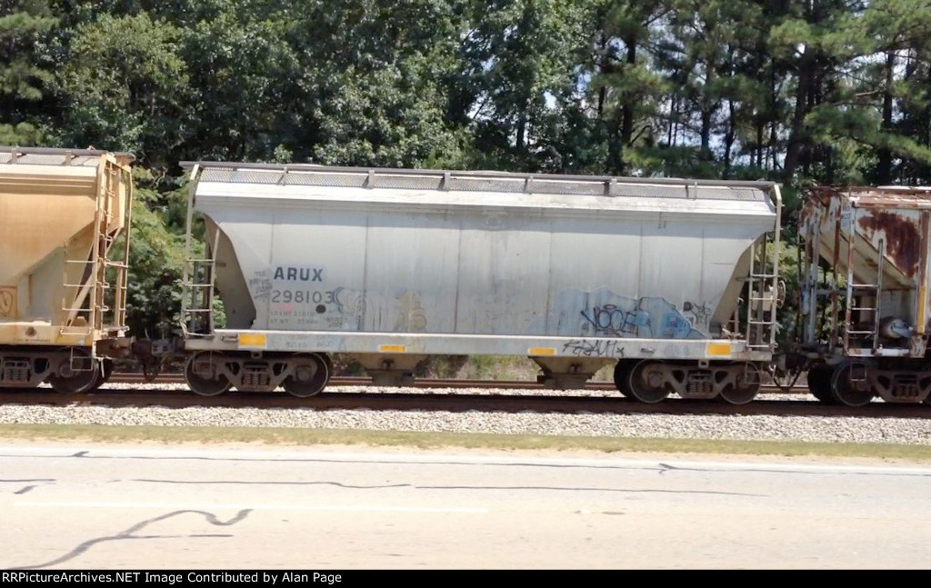 ARUX 298103 covered hopper